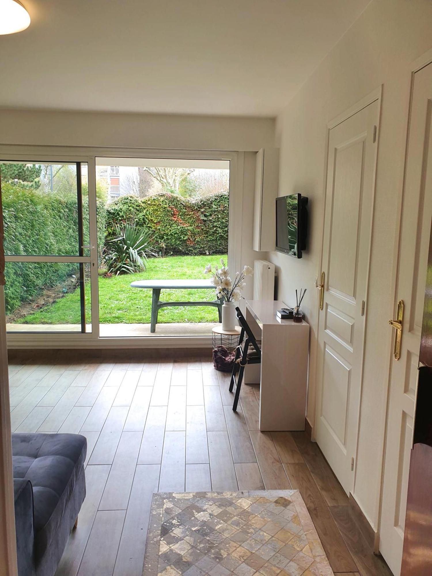 Appartement Avec Jardin Prive - 2 A 4 Voyageur Chaville Dış mekan fotoğraf