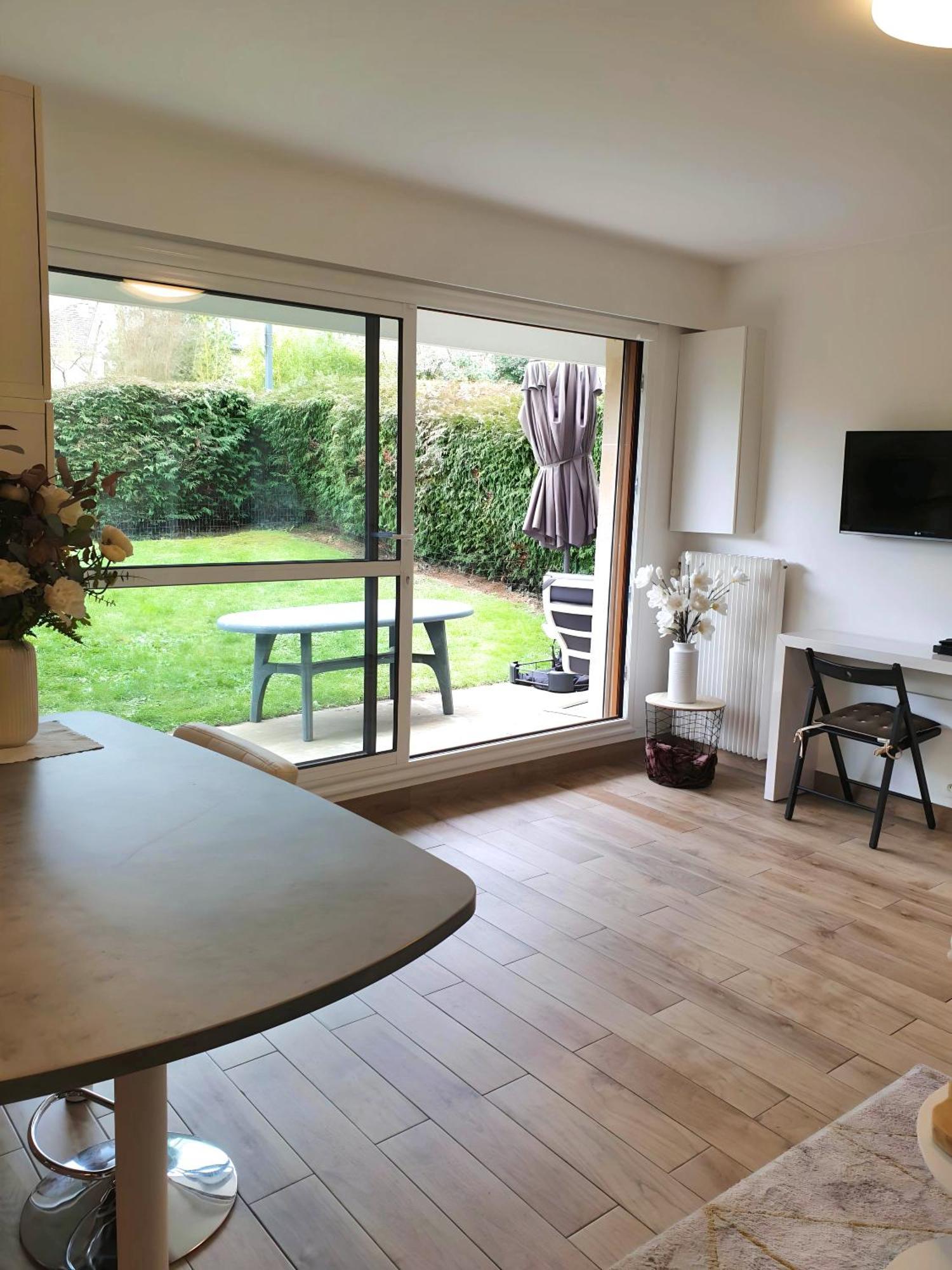 Appartement Avec Jardin Prive - 2 A 4 Voyageur Chaville Dış mekan fotoğraf